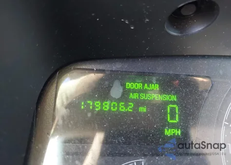 2003 Lincoln Town Car Cartier из США, поврежденный, VIN 1LNHM83WX3Y643298